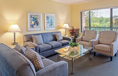 Hilton Head Resort | 2 Rooms: 3BR Condo w/Pool, Tennis, Kitchen and Easy Access to Local Restaurant