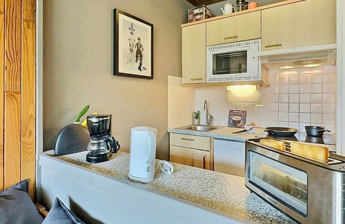 Le Lavachet Apartment | 2 rooms, 4 pers, close to slopes/shops, balcony, pets allowed