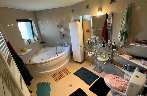 Cluj-Napoca Apartment | 2 Rooms for 4-8 persons, personal driver included, food and drinks included, jacuzzi, ONLY for Untold Festival 2023
