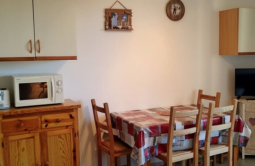 Prapoutel Apartment | 2 Rooms Ground Floor in Les Adrets - Near slopes and shops