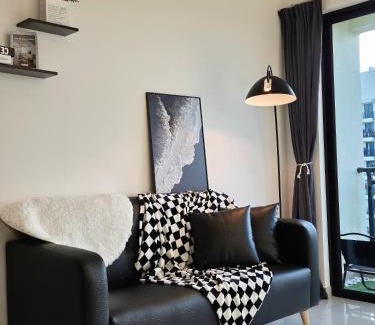 Johor Bahru Apartment | 2 Rooms unit w Balcony & Spectacular view - 4 pax
