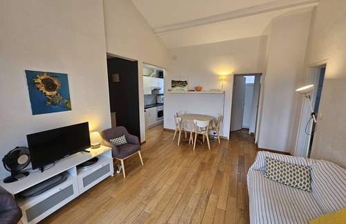 Saint-Mandrier-sur-Mer Apartment | 2 rooms with Big terrace of 25m ² in 350M of the Beach