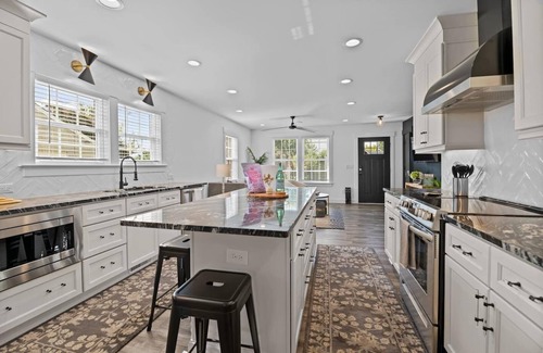 Downtown House | 2 Separate Cottages - Put Green, Mins to DT