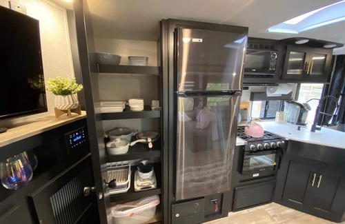Medford House | 2 separate RV’s with queen-sized beds, dining area, and full kitchen.