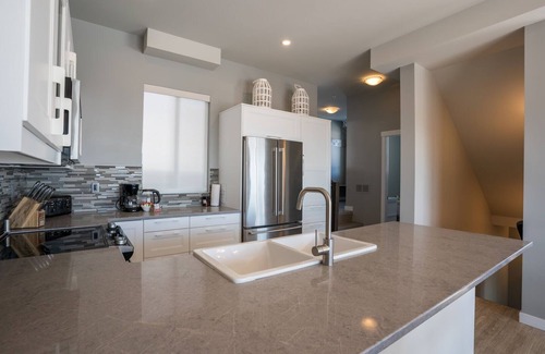 Silver Star Mountain Hotel | 2 Side-by-Side Ski-In/Ski-Out Townhomes | Sleeps 19 w/Views