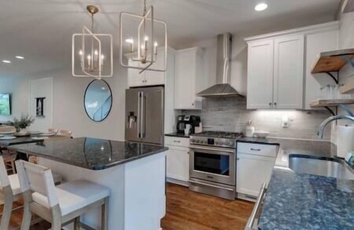 Melrose House | 2 Spacious Townhomes-Just Steps from Brunch Bliss