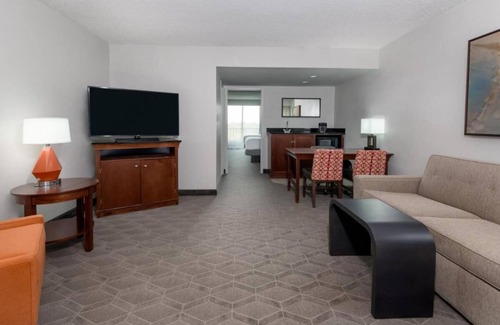 Park Central Hotel | 2 Spacious Units Short Drive to Dallas Love Field Airport! Indoor Pool, Parking!