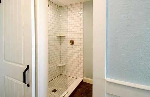 Kill Devil Hills Hotel | 2-Star Hotel ∙ John Yancey Oceanfront Inn