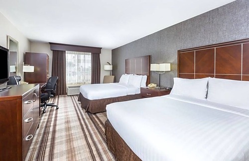 Midway-Pacific Highway Hotel | 2-Star Hotel ∙ Holiday Inn Express San Diego - Sea World Area, an IHG Hotel