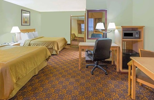 Salem Hotel | 2-Star Hotel ∙ Days Inn by Wyndham Black Bear