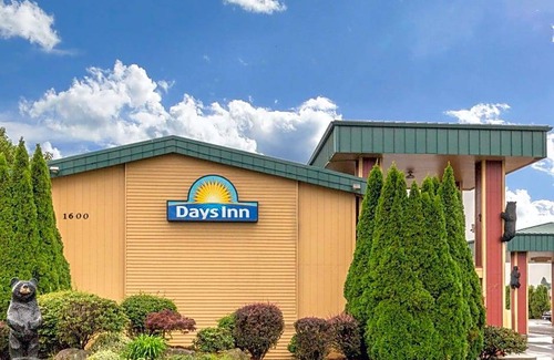 Salem Hotel | 2-Star Hotel ∙ Days Inn by Wyndham Black Bear
