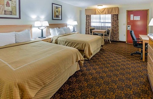 Salem Hotel | 2-Star Hotel ∙ Days Inn by Wyndham Black Bear