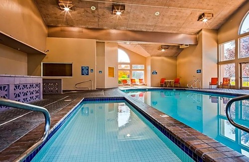 Southeast Salem Hotel | 2-Star Hotel ∙ Best Western Plus Mill Creek Inn