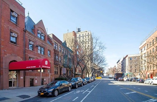 Manhattan Valley Hotel | 2-Star Hotel ∙ Jazz on the Park Youth Hostel