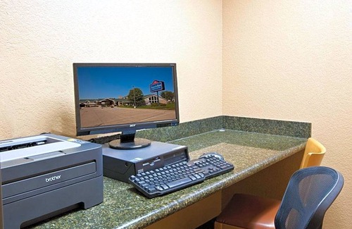 Cedar Falls Hotel | 2-Star Hotel ∙ AmericInn by Wyndham Cedar Falls
