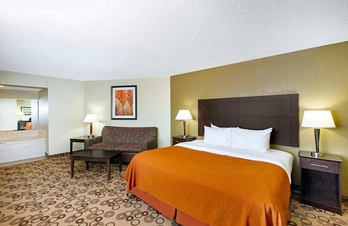 Cedar Falls Hotel | 2-Star Hotel ∙ AmericInn by Wyndham Cedar Falls