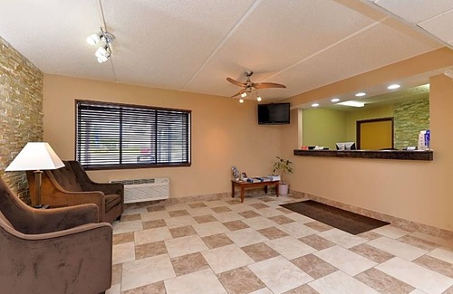 Clear Lake Hotel | 2-Star Hotel ∙ Americas Best Value Inn - Clear Lake