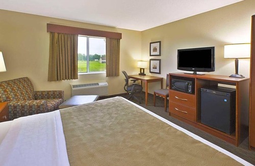 Bay City Hotel | 2-Star Hotel ∙ AmericInn by Wyndham Bay City