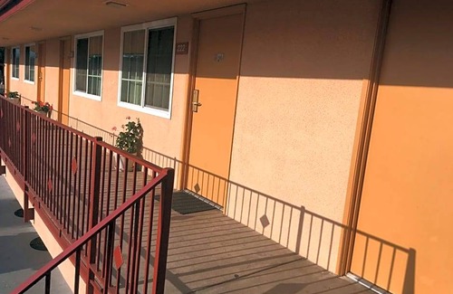 Beaumont Hotel | 2-Star Hotel ∙ Americas Best Value Inn Beaumont California