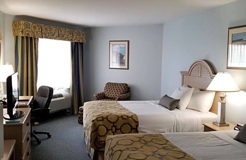Manitowoc Hotel | 2-Star Hotel ∙ Baymont by Wyndham Manitowoc Lakefront