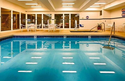 Albany Hotel | 2-Star Hotel ∙ Best Western Plus Prairie Inn
