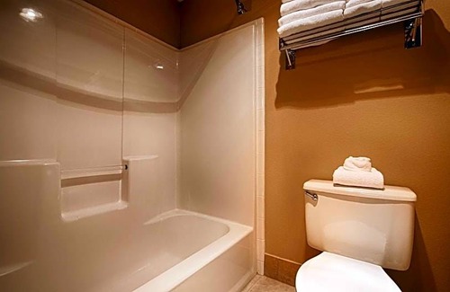 Albany Hotel | 2-Star Hotel ∙ Best Western Plus Prairie Inn
