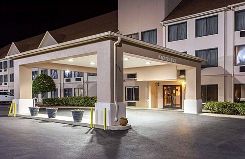 Wilmington Hotel | 2-Star Hotel ∙ Comfort Suites Wilmington near Downtown