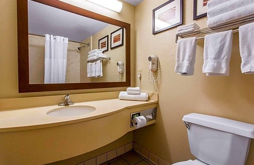 Wilmington Hotel | 2-Star Hotel ∙ Comfort Suites Wilmington near Downtown