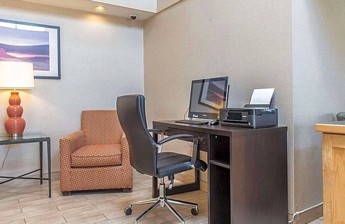 Kingston Hotel | 2-Star Hotel ∙ Comfort Inn Kingston Highway 401