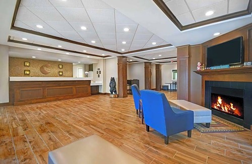 Wilton Hotel | 2-Star Hotel ∙ Comfort Inn & Suites Wilton