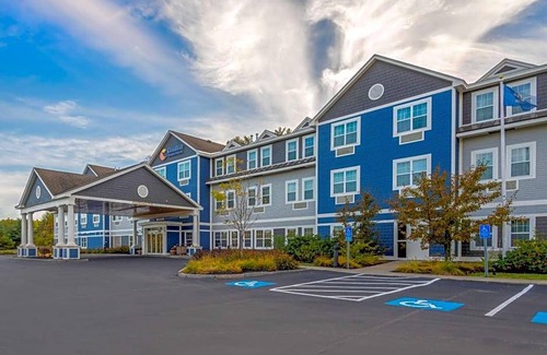 Wilton Hotel | 2-Star Hotel ∙ Comfort Inn & Suites Wilton
