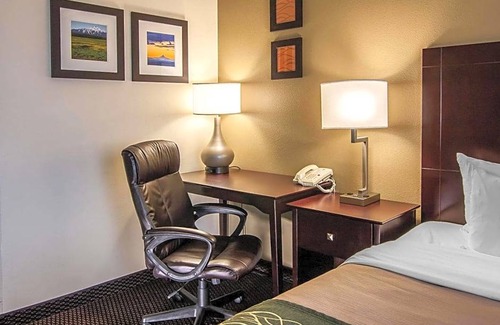 Larkspur Hotel | 2-Star Hotel ∙ Country Inn & Suites by Radisson, Bend, OR