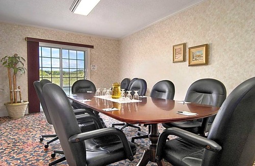 Saint-Basile Hotel | 2-Star Hotel ∙ Days Inn by Wyndham Edmundston