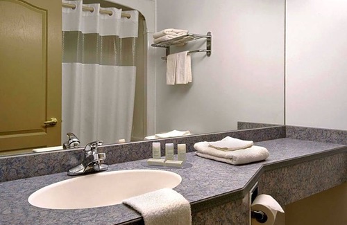 Saint-Basile Hotel | 2-Star Hotel ∙ Days Inn by Wyndham Edmundston