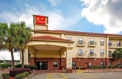 Beaumont Hotel | 2-Star Hotel ∙ Econo Lodge Inn & Suites Beaumont