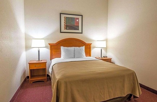 Beaumont Hotel | 2-Star Hotel ∙ Econo Lodge Inn & Suites Beaumont