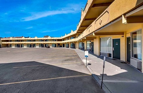 Cortland Hotel | 2-Star Hotel ∙ Econo Lodge Cortland
