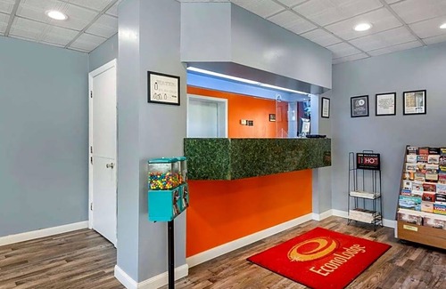 Cortland Hotel | 2-Star Hotel ∙ Econo Lodge Cortland