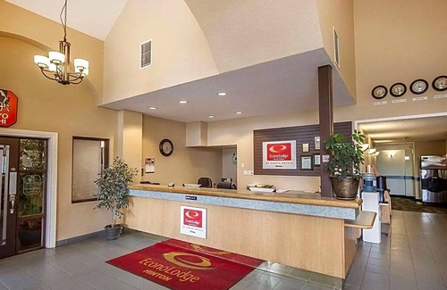 Hinton Hotel | 2-Star Hotel ∙ Econolodge Inn and Suites