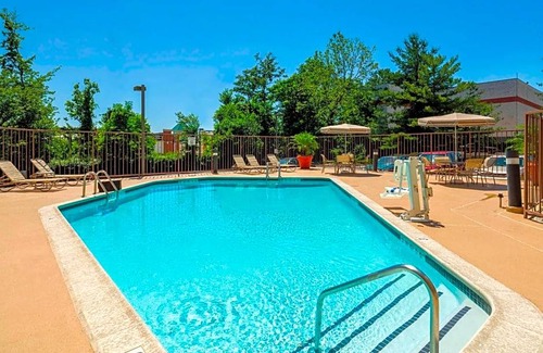 Montpelier Hotel | 2-Star Hotel ∙ Fairfield Inn by Marriott Laurel