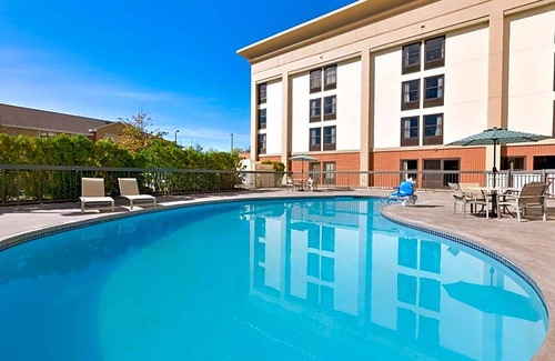 Mount Laurel Hotel | 2-Star Hotel ∙ Hampton Inn Philadelphia/Mt. Laurel