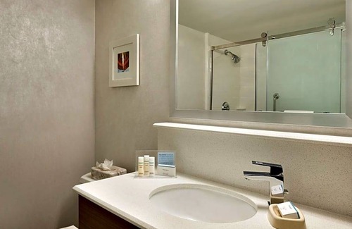 Mount Laurel Hotel | 2-Star Hotel ∙ Hampton Inn Philadelphia/Mt. Laurel