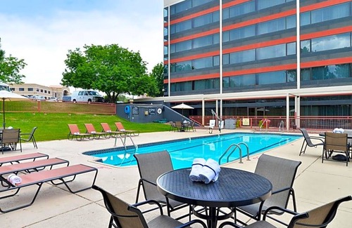 Union Square Hotel | 2-Star Hotel ∙ Hampton Inn Denver West Federal Center