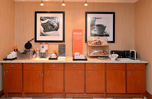 Union Square Hotel | 2-Star Hotel ∙ Hampton Inn Denver West Federal Center