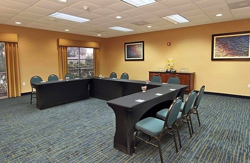 Oceanfront Hotel | 2-Star Hotel ∙ Hampton Inn Cocoa Beach