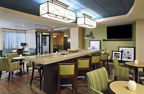 Oceanfront Hotel | 2-Star Hotel ∙ Hampton Inn Cocoa Beach