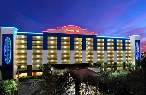 Oceanfront Hotel | 2-Star Hotel ∙ Hampton Inn Cocoa Beach