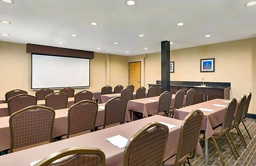 Clackamas Hotel | 2-Star Hotel ∙ Hampton Inn - Portland/Clackamas
