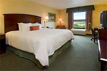 Marshall Hotel | 2-Star Hotel ∙ Hampton Inn Marshall