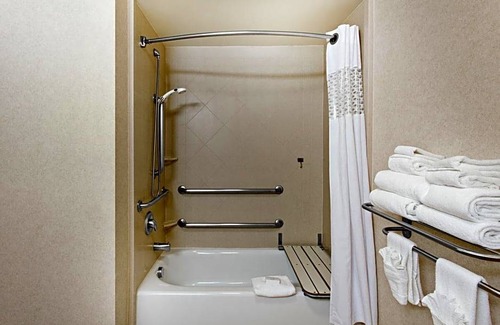 Alameda Hotel | 2-Star Hotel ∙ Hampton Inn & Suites Oakland Airport-Alameda